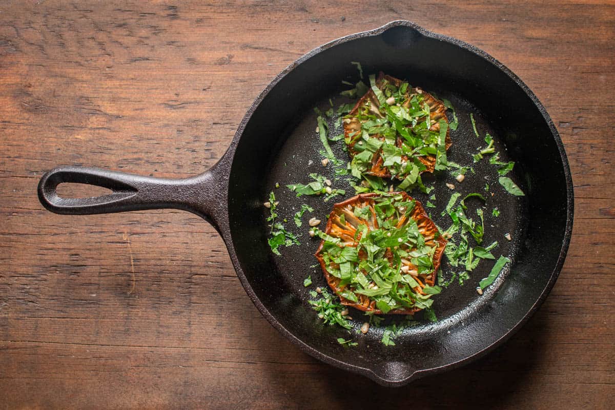 Deer mushrooms cooked with garlic and parsley 