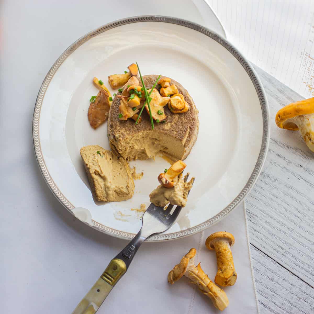 Chanterelle custard with hedgehog mushrooms_-8