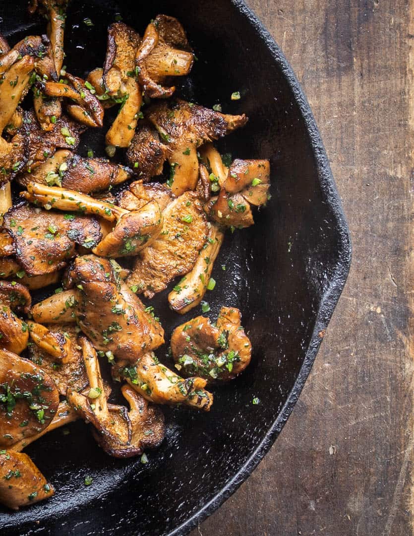 Hedgehog mushrooms with garlic and parsley recipe 