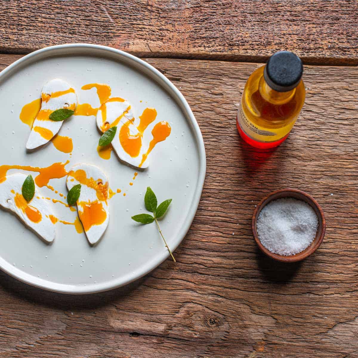 Raw matsutake mushrooms with acorn oil and kinome