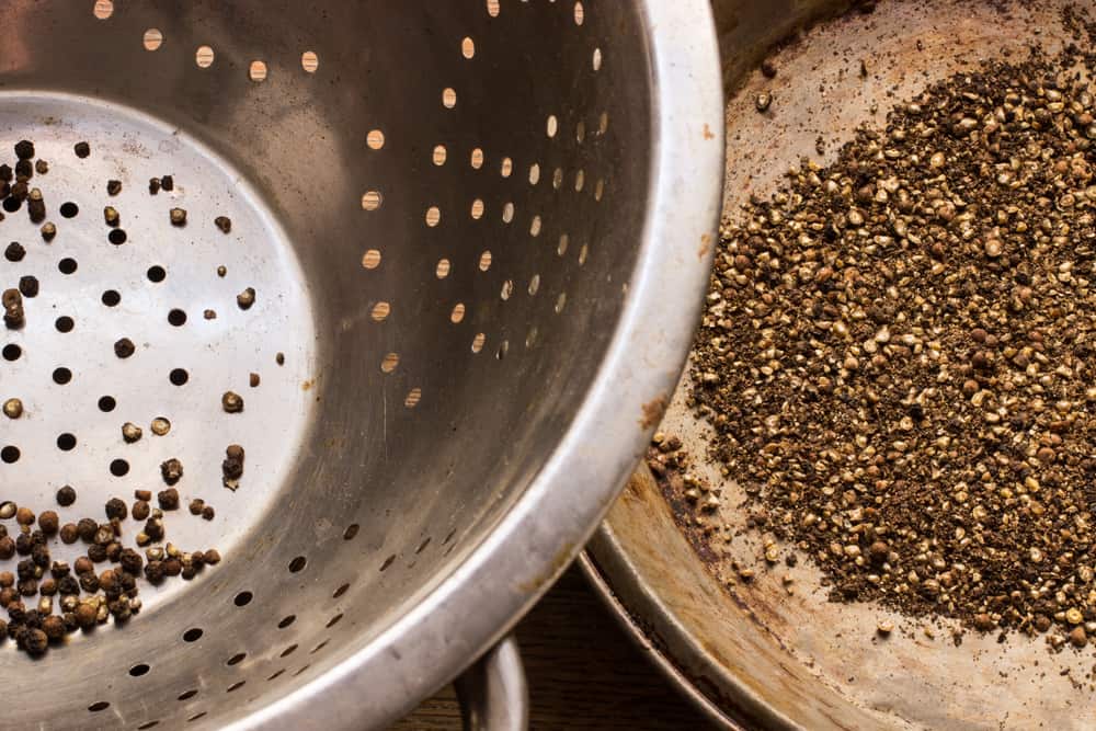 Sifting peppercorns for steak peppersteak 