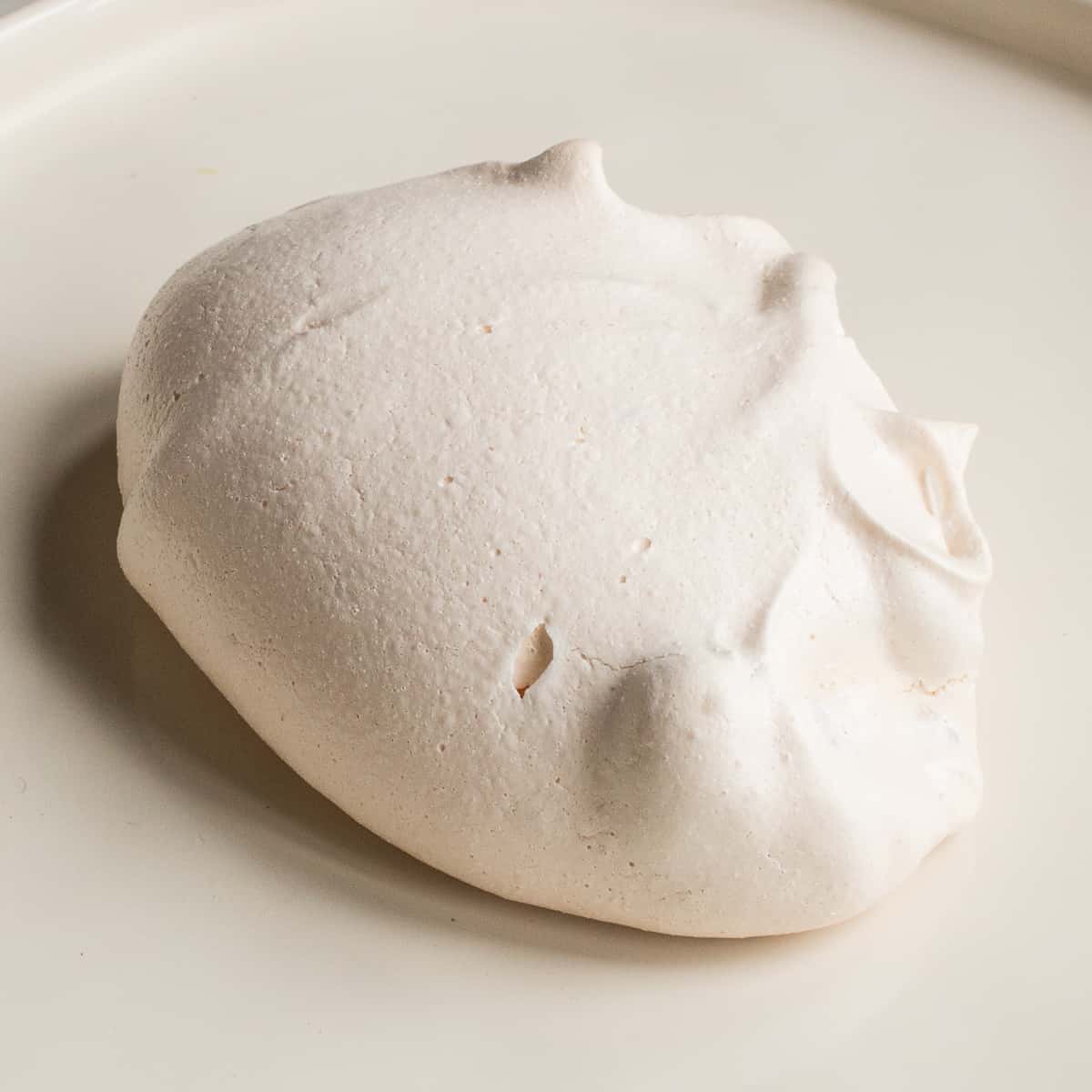 Meringues for individual pavlova