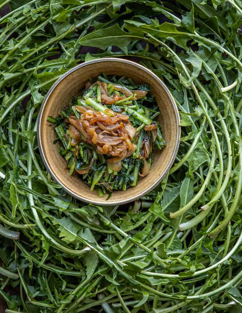 Hindbeh or Hindbeh, Dandelions with caramelized onions