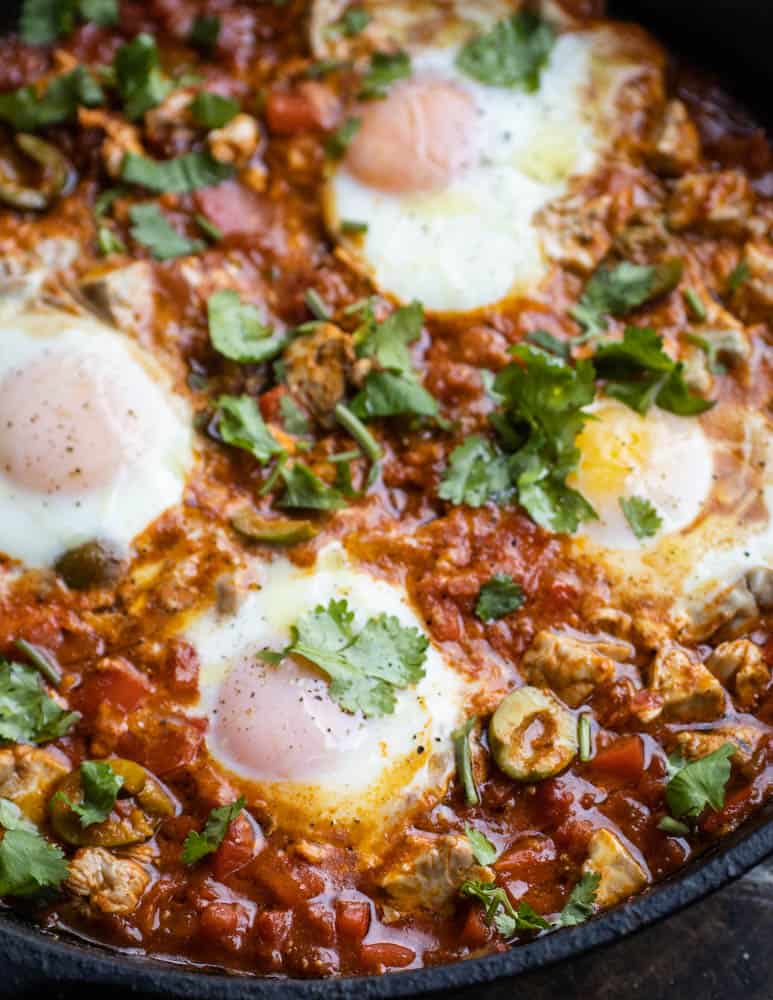 Moroccan brains recipe with eggs, tomato and harissa 