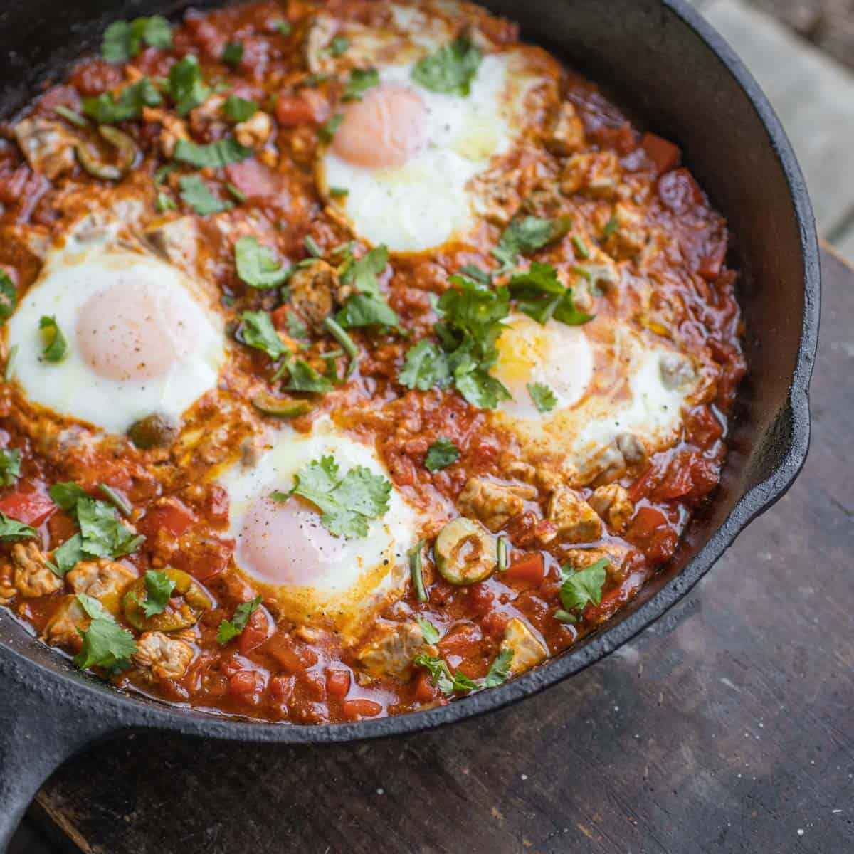 Moroccan brains recipe with eggs, tomato and harissa