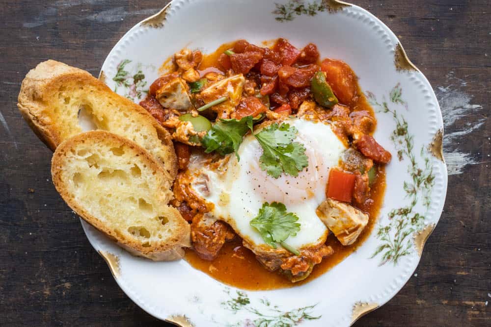 Moroccan brains recipe with eggs, tomato and harissa