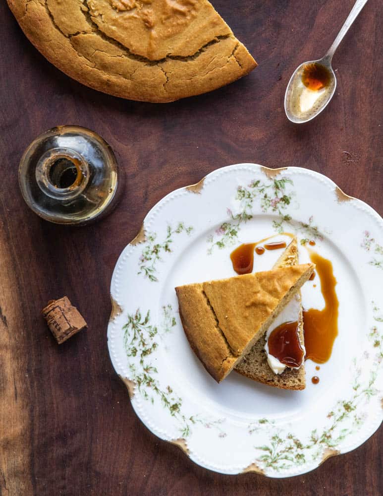 Pollen Bread with pine cone syrup 