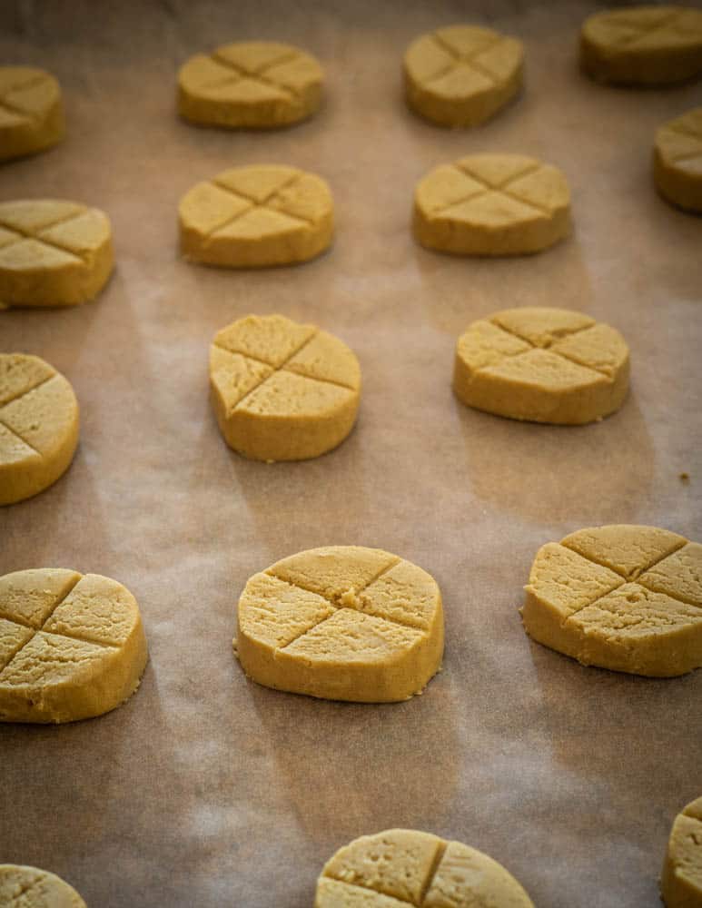 Pine pollen and honey cookies 