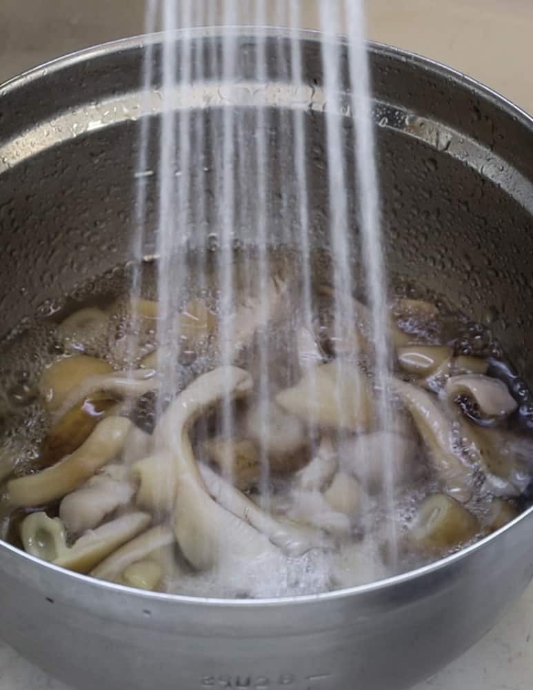 Rinsing amanita muscaria after cooking 