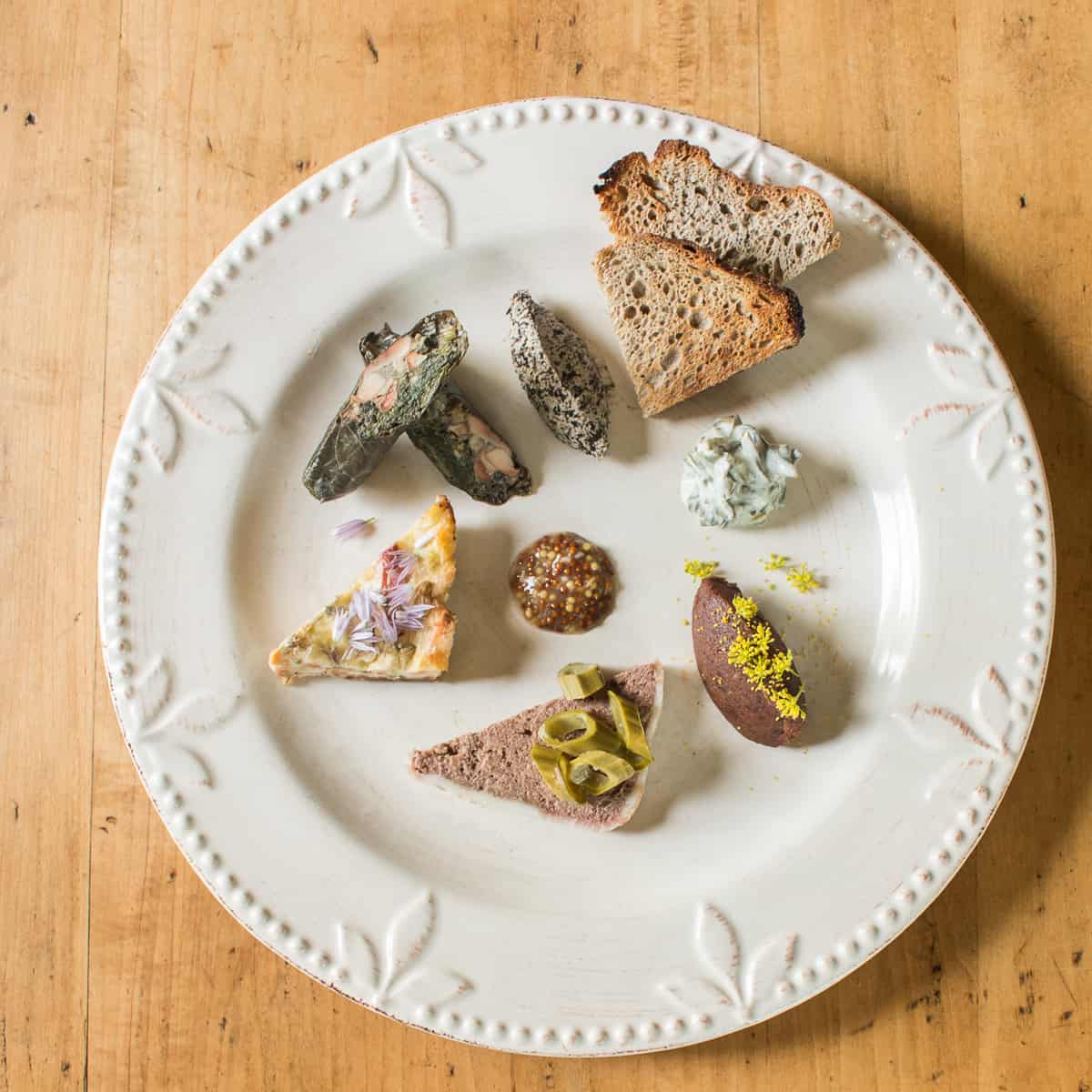 Foraged food sampler 