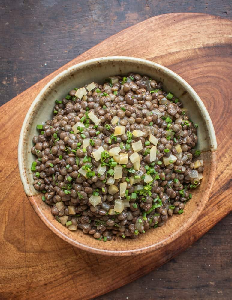 Black lentils with golpar or cow parsnip seed