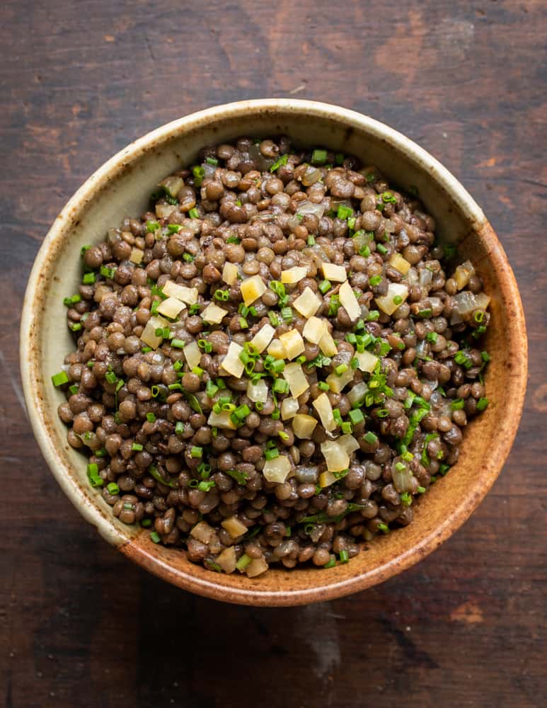 Black lentils with golpar or cow parsnip seed