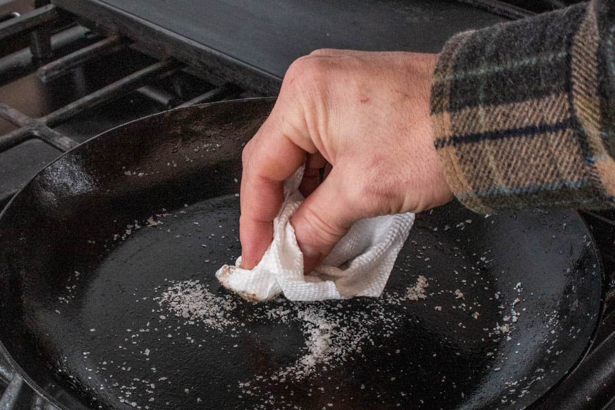 Cleaning a carbon steel pan with salt 