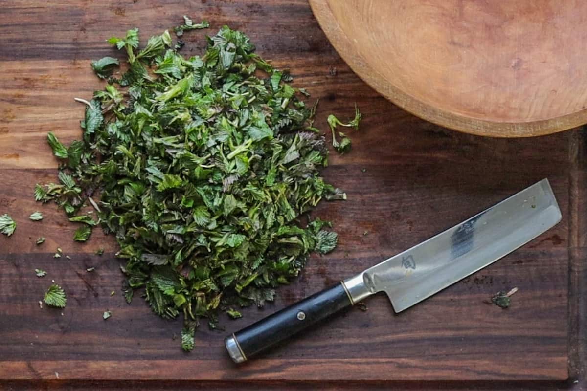 Cutting nettles into chiffonade with a nakiri knife 