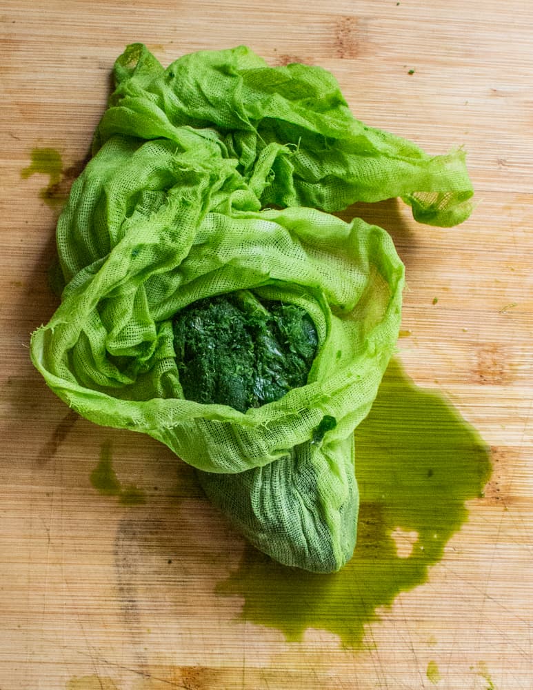 ramp leaf pulp being squeezed for it's juice