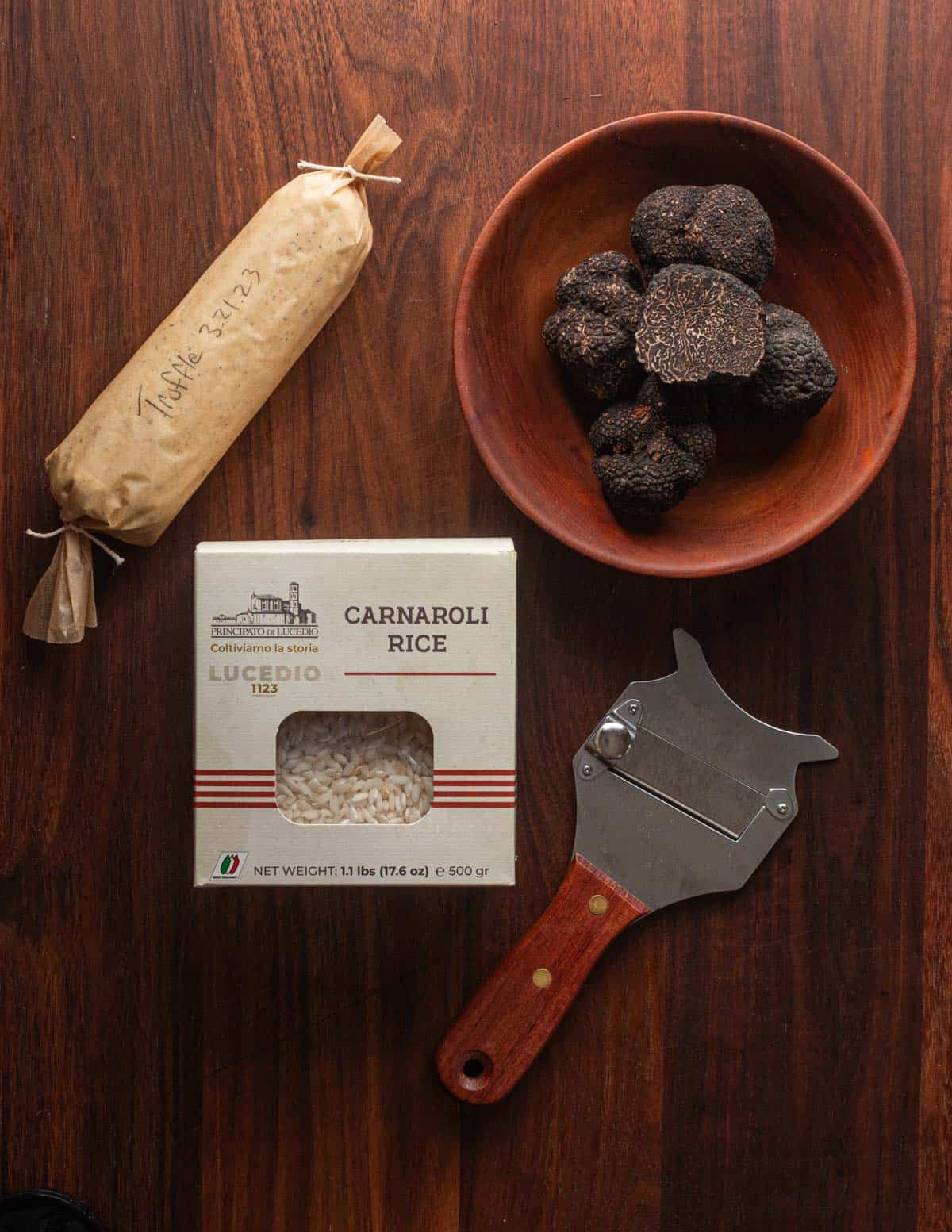 Black truffle risotto ingredients: carnaroli rice, truffle butter, fresh truffles. 