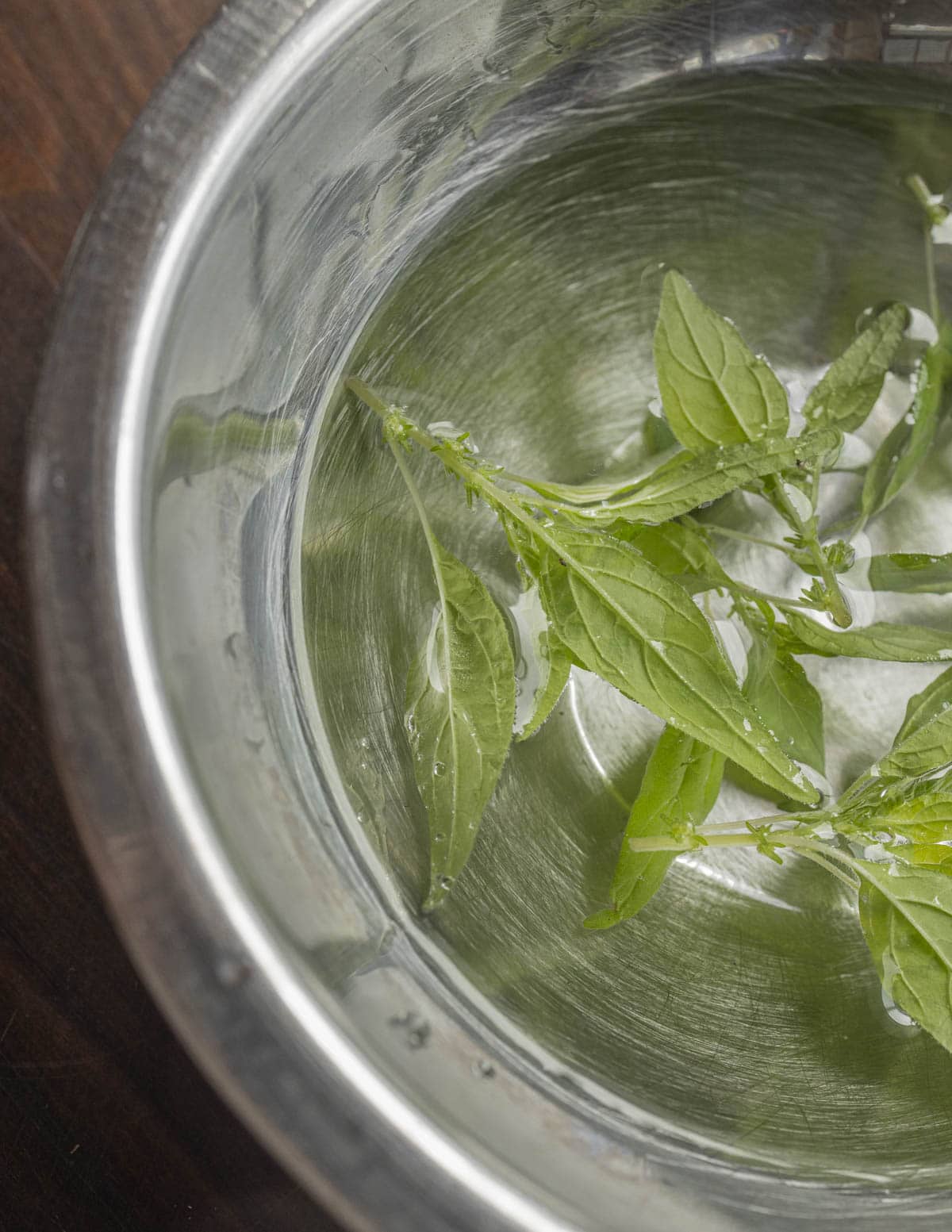 Tender pellitory tips soaking in ice water to refresh them. 