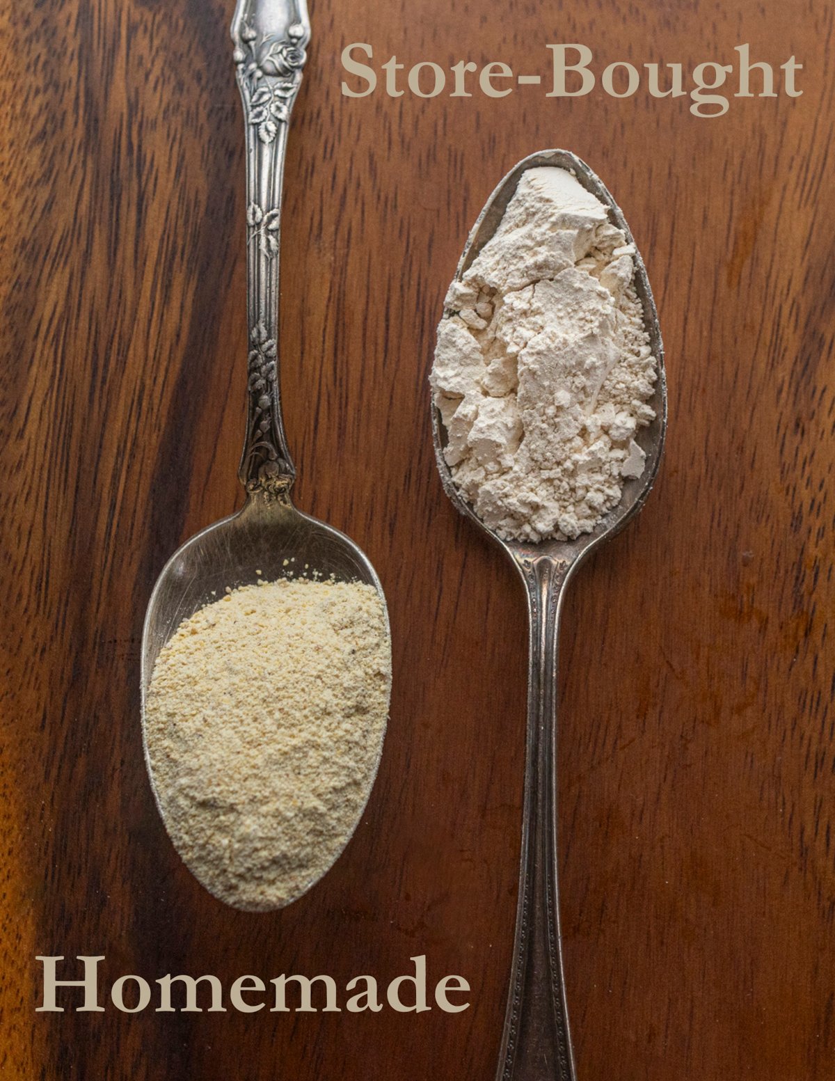 Two spoons filled with chestnut flour side by side showing the comparison between the texture of homemade chestnut flour and commercial chestnut flour.