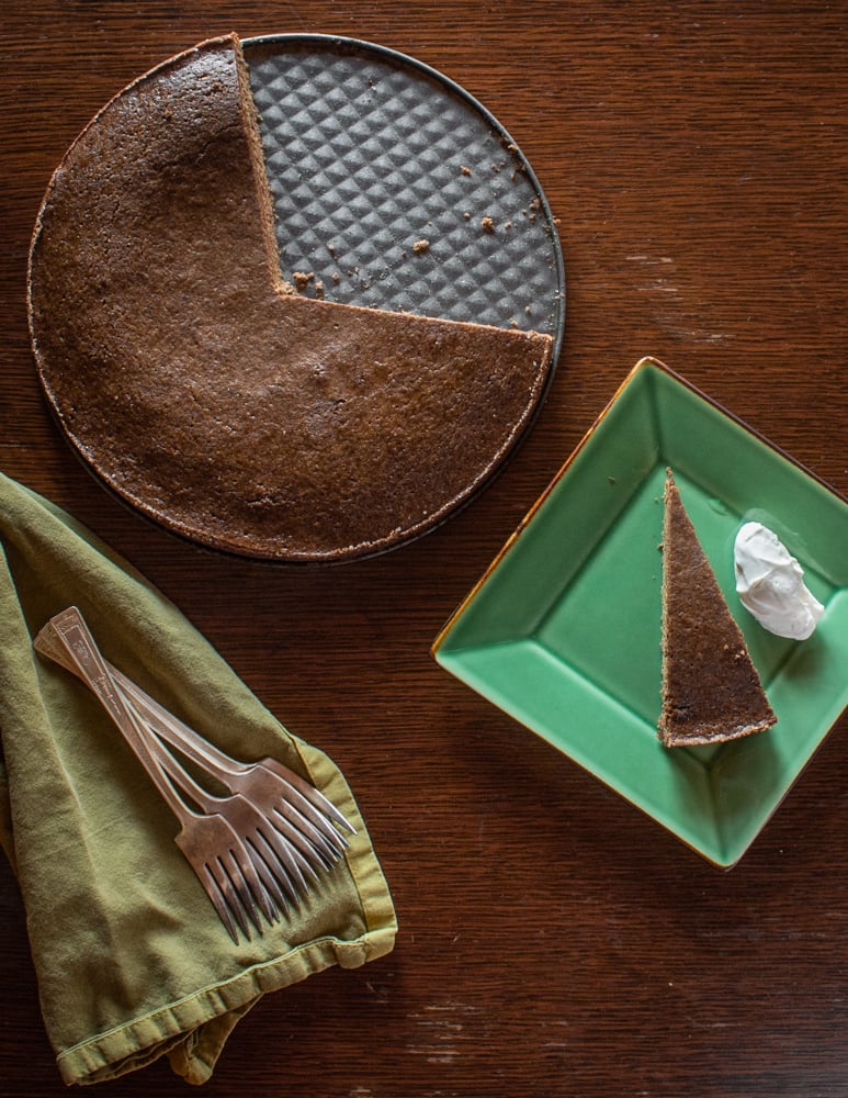 A cake inspired by chestnut castaggnaccio cake made with acorn flour. 